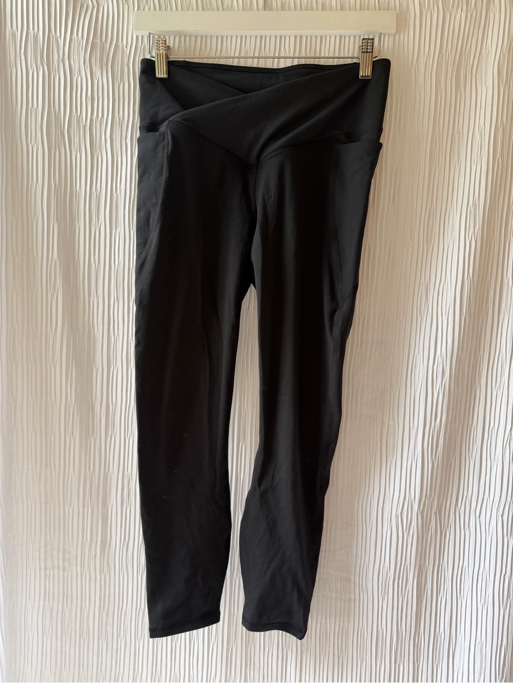 Fabletics PureLuxe High Waist Crossover 7/8 Legging | Black | Size S